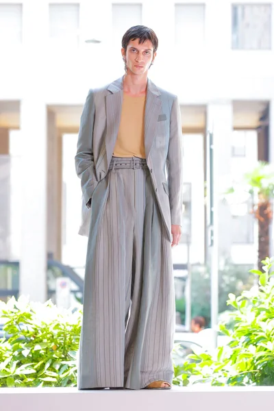 Look 3